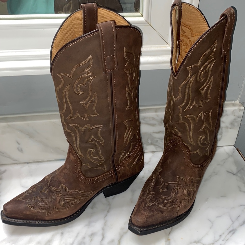 Women’s Laredo brown cowgirl boots worn about 5-6 times size 7M